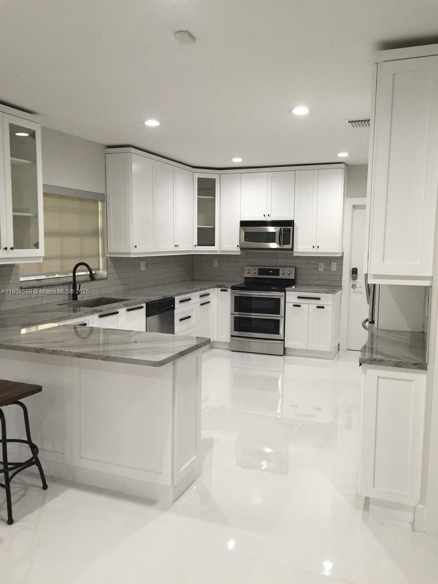 Property Photo: 8906 SW 69th St FL 33173