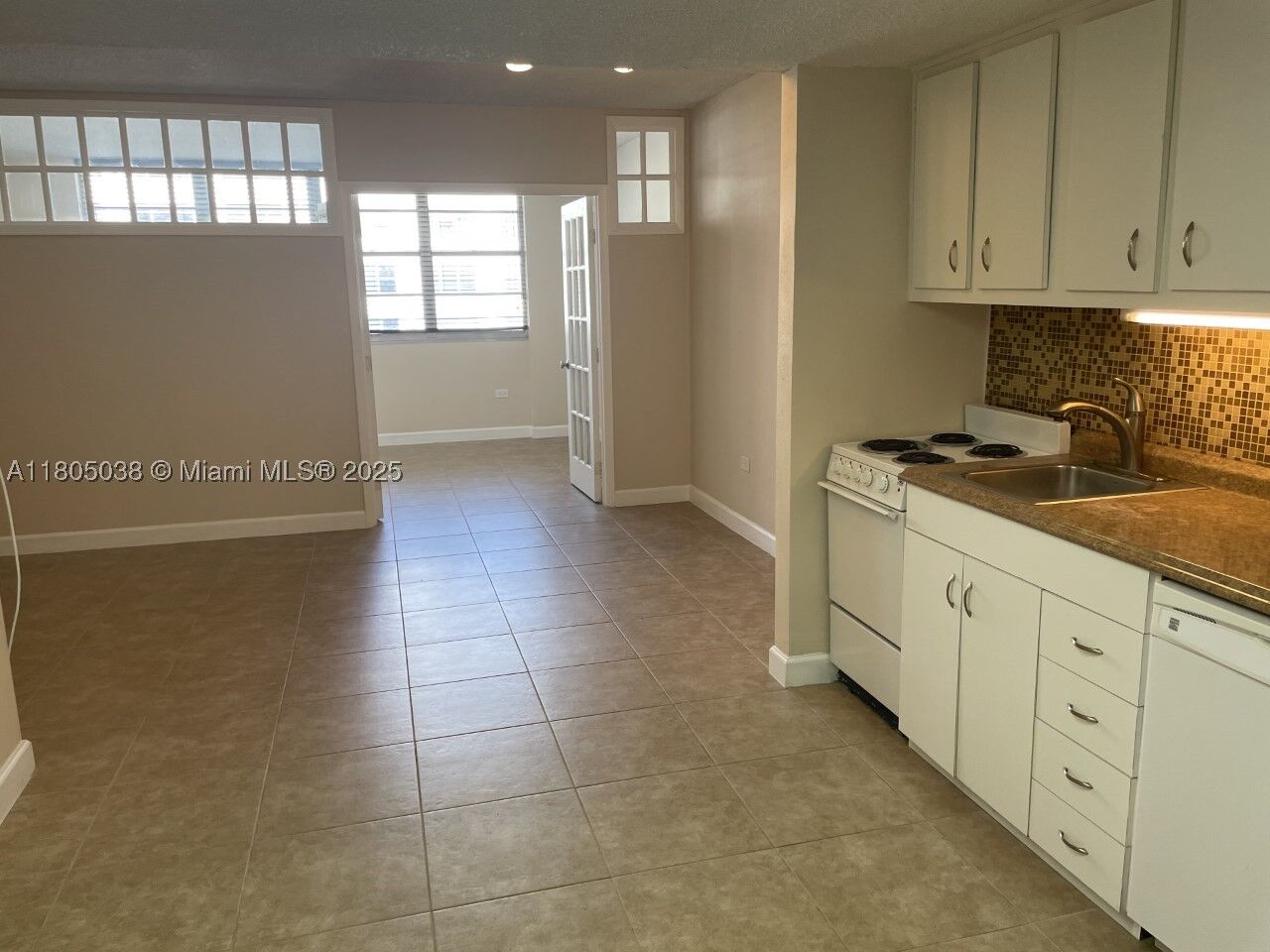 Property Photo:  999 Brickell Bay Dr 1806  FL 33131 