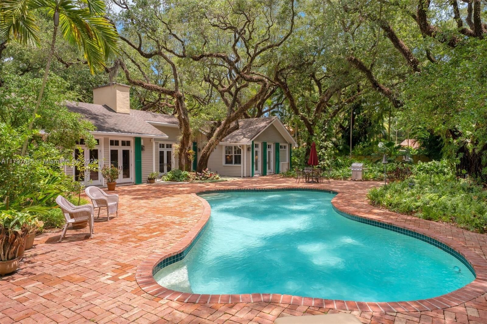 Property Photo: 7400 SW 47th Ct FL 33143