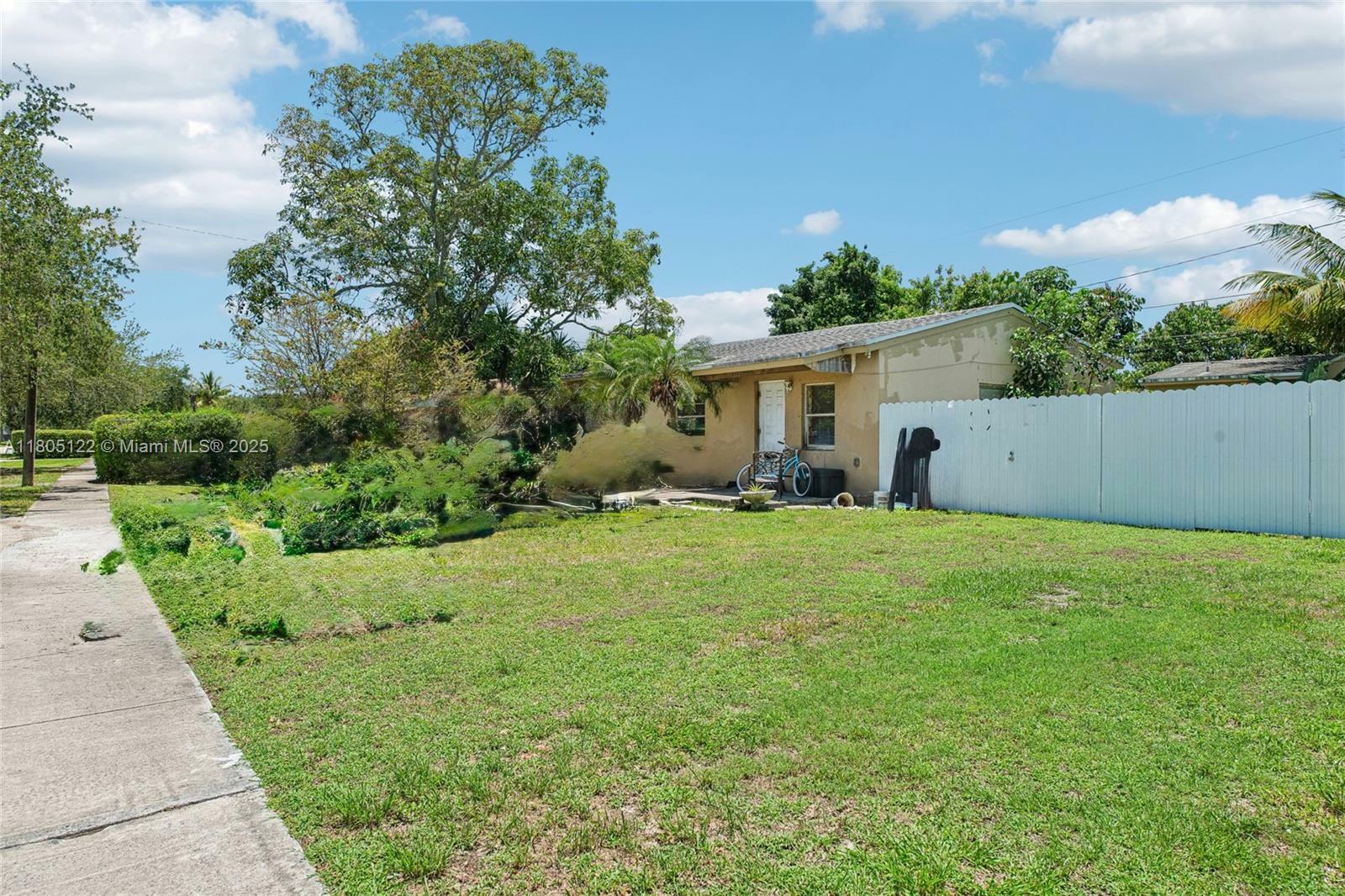 Property Photo: 14600 Harrison St FL 33176