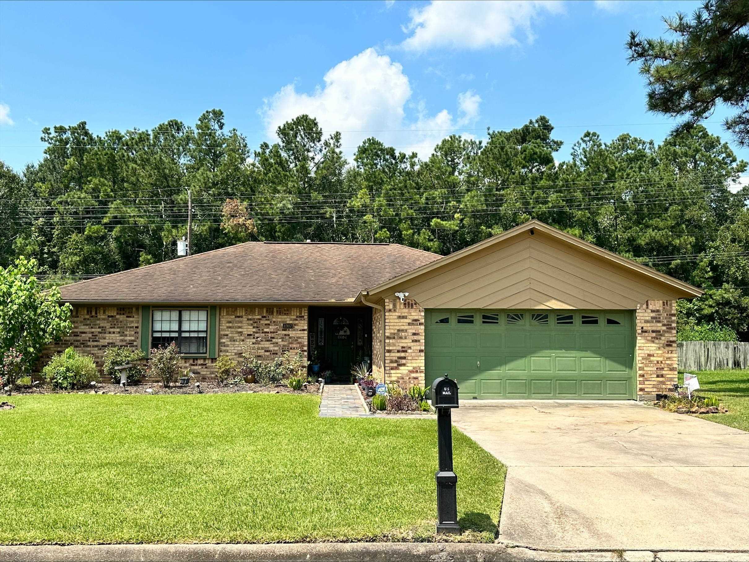 Property Photo: 4907 Oak Glen TX 77632