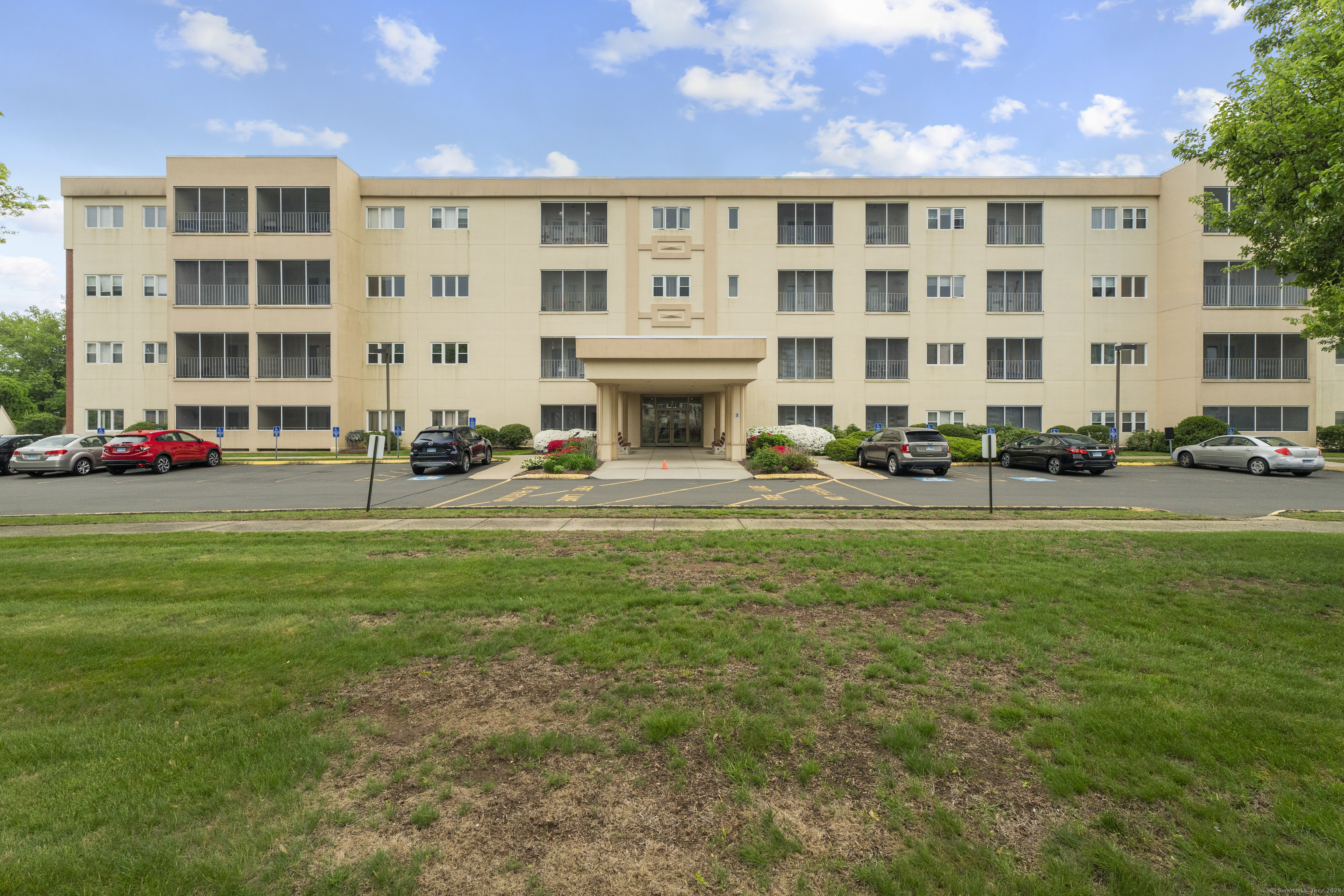Property Photo: 75 Washington Avenue 2-307 CT 06518