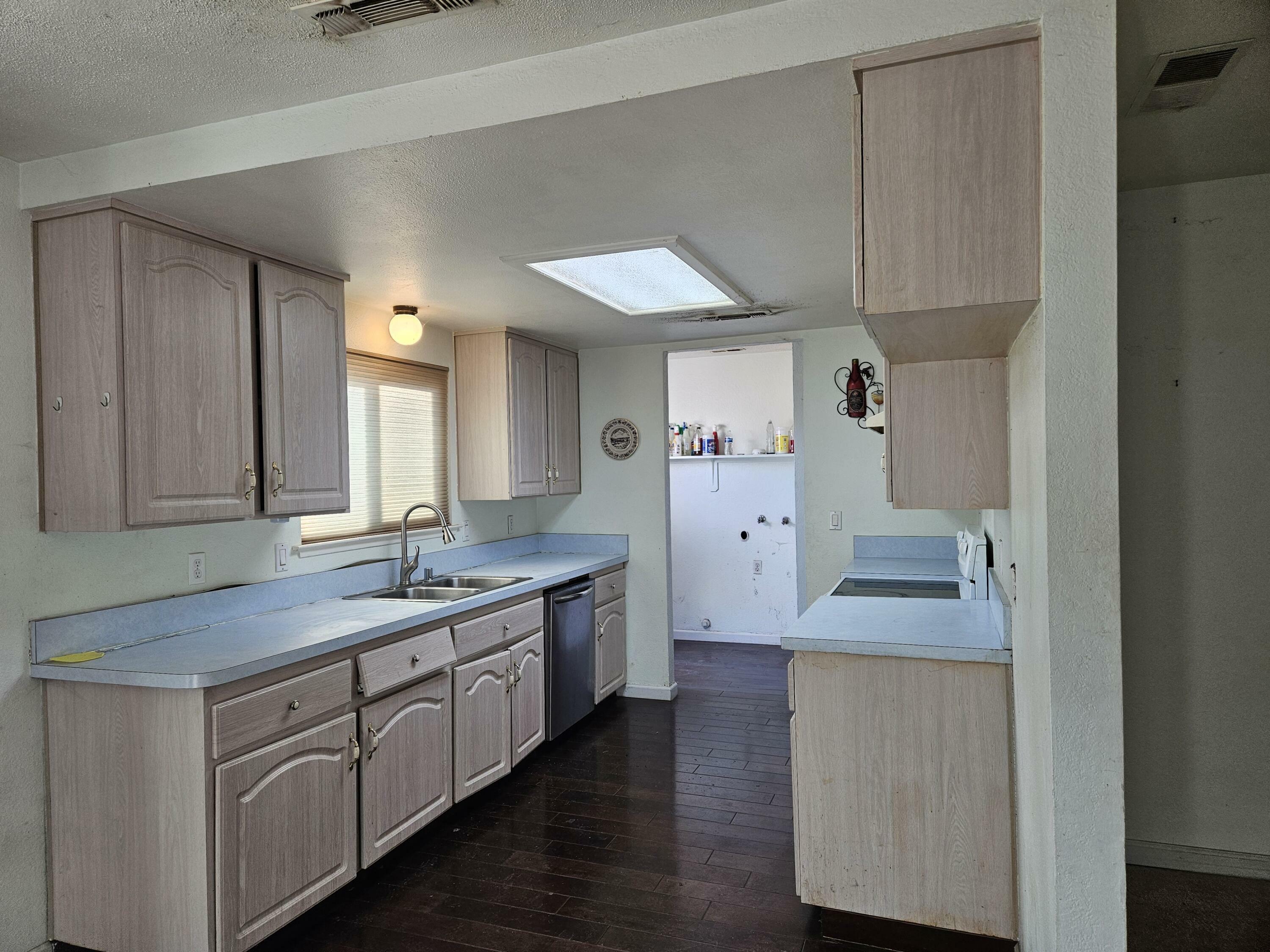 Property Photo: 495 Pacific Street CA 93210