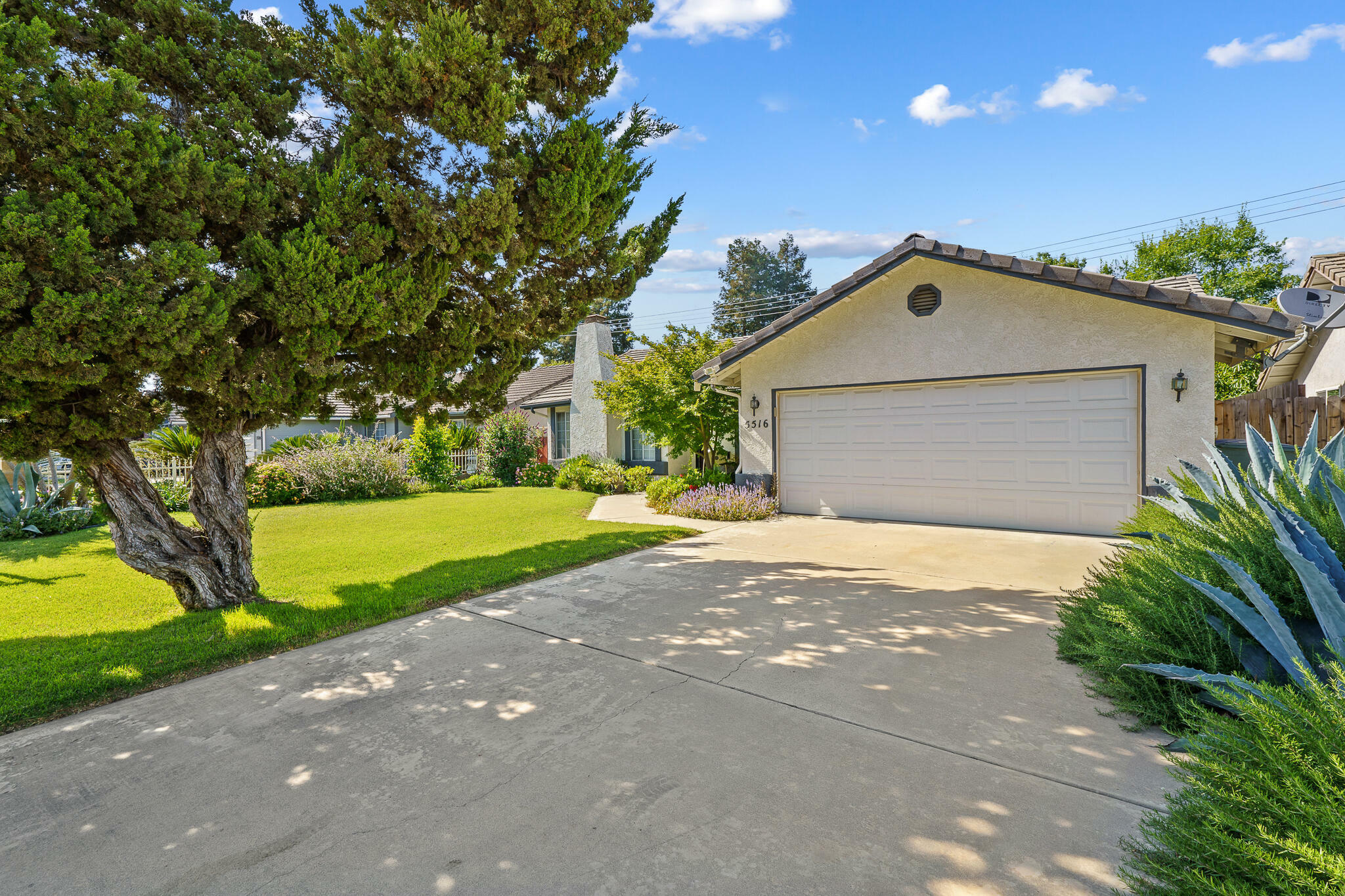 Property Photo: 5516 Damsen Avenue CA 93291