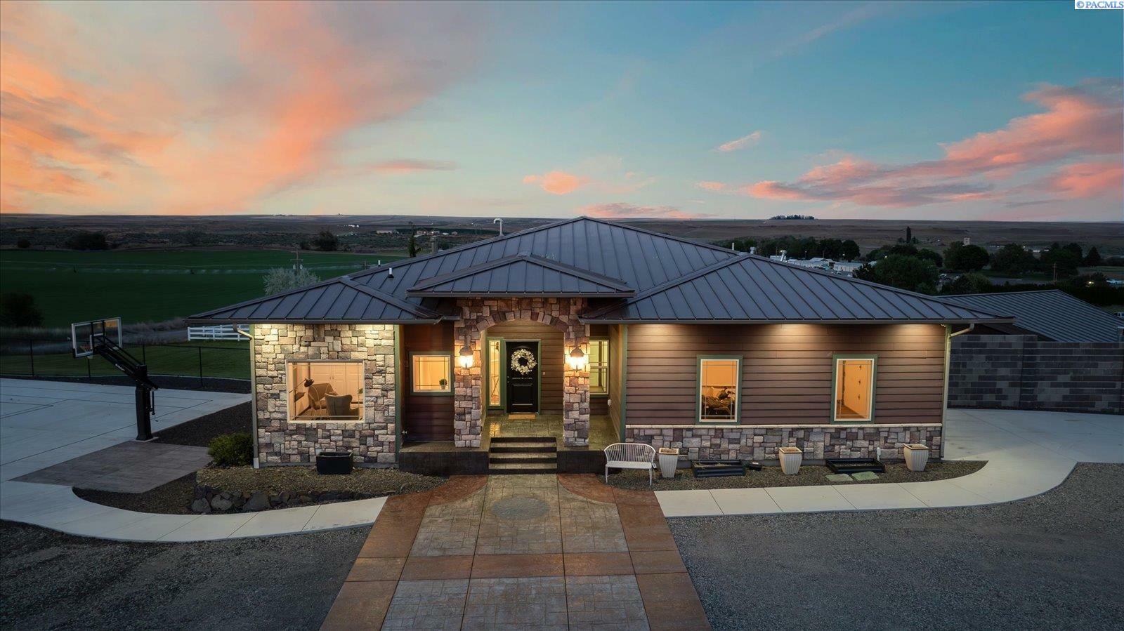 Property Photo:  508 Hill Dr  WA 99330 