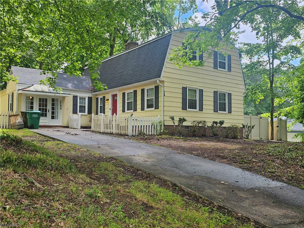 Property Photo: 2154 Rivermeade Drive NC 27265