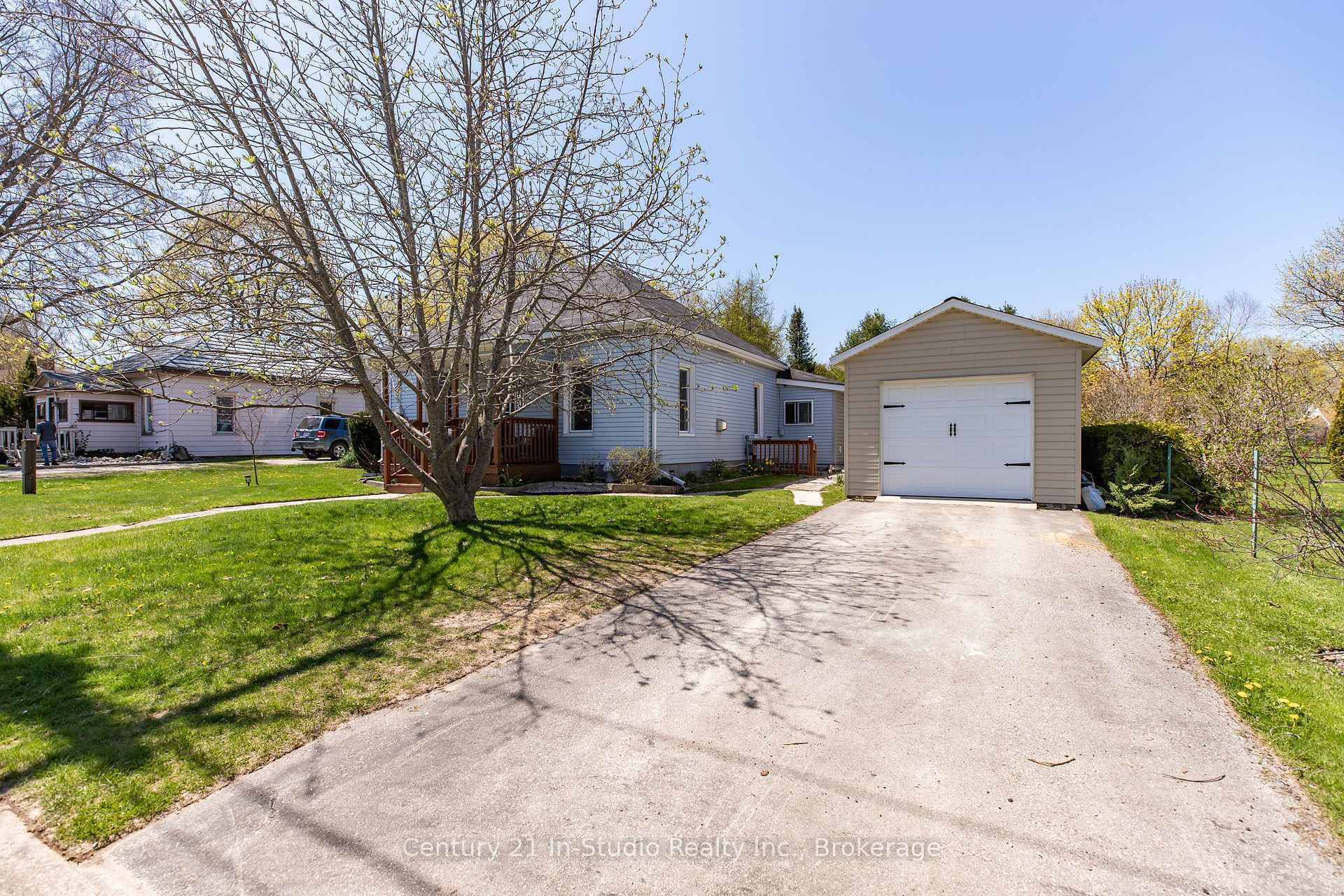 Property Photo: 500 Isaac Street ON N0H 2T0