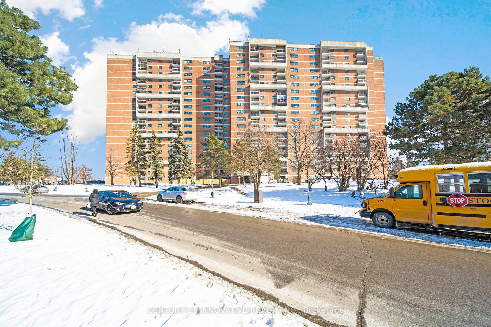 Photo de la propriété: 100 Wingarden Court 913 ON M1B 2P4