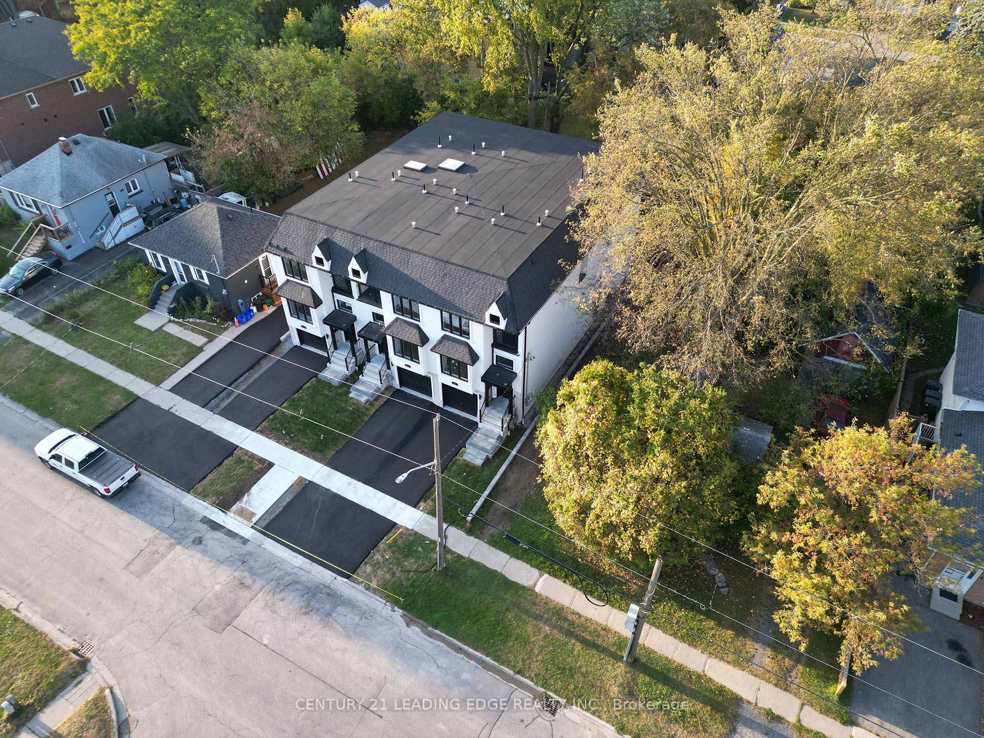 Photo de la propriété: 308 Anderson Avenue ON L1J 2N7