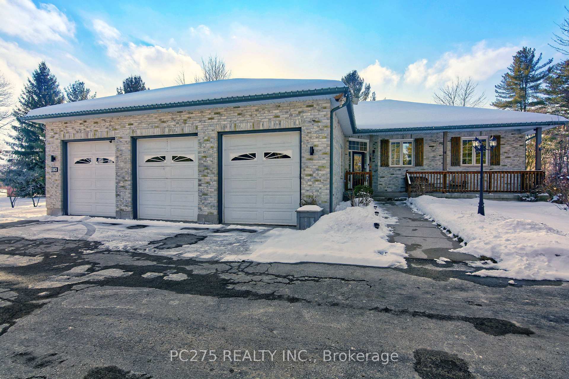 Photo de la propriété: 1163 Crumlin Side Road ON N5V 1R6
