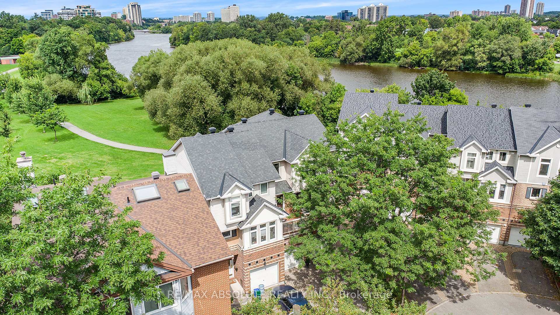 Photo de la propriété: 47 Robinson Avenue ON K1N 8N8