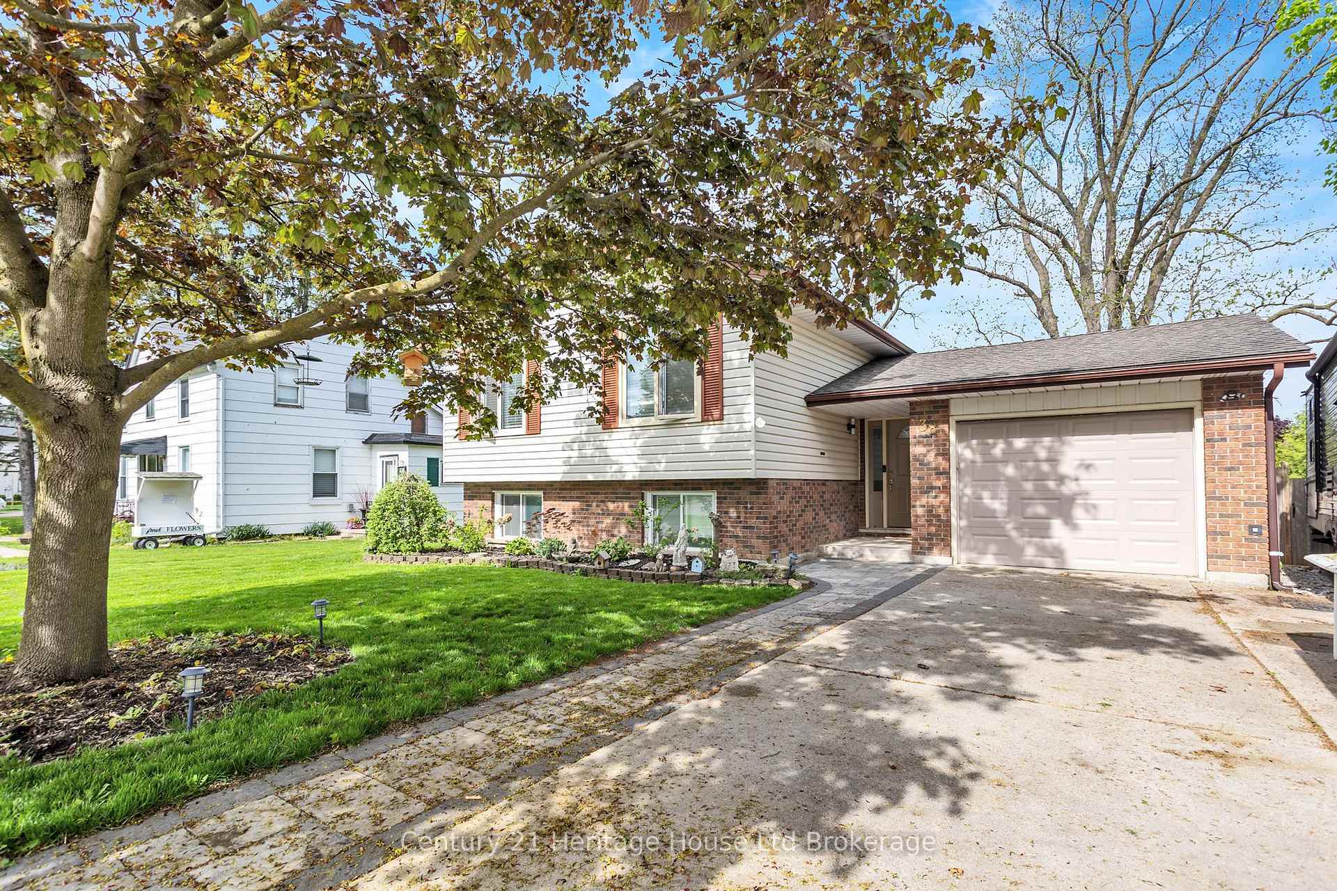 Property Photo:  38 Albert Street  ON N0J 1P0 