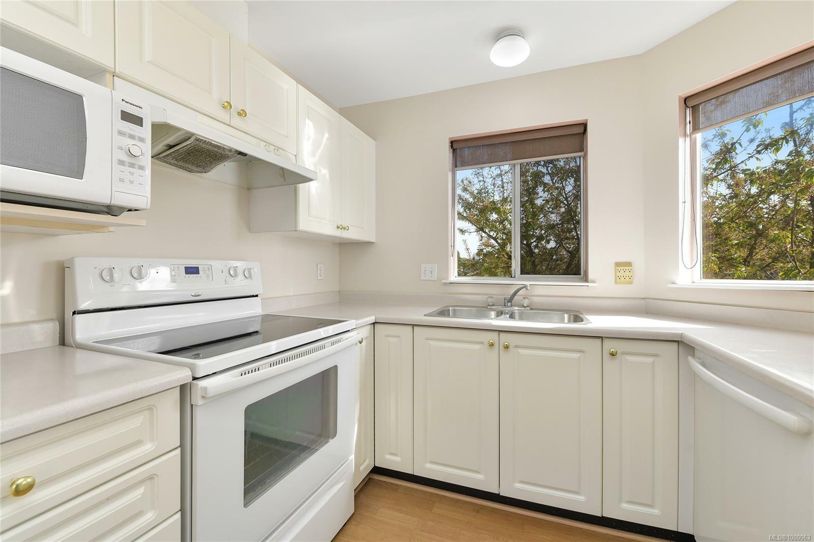 Property Photo:  2511 Quadra St 305  BC V8T 4E1 