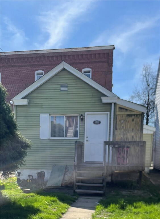 Property Photo: 1807 4th Ave PA 15068