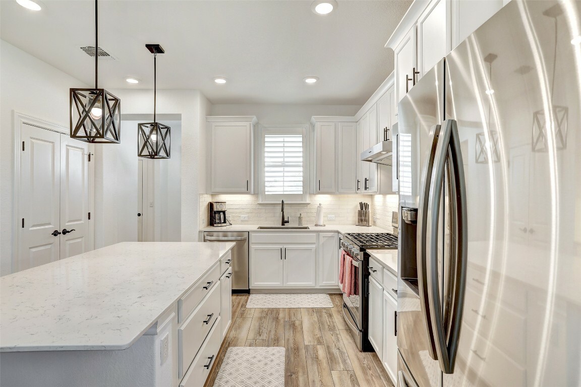 Property Photo: 102 Bristol Cove TX 78633