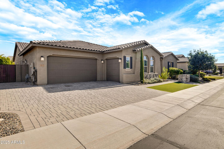 Property Photo:  2027 E La Costa Court  AZ 85298 