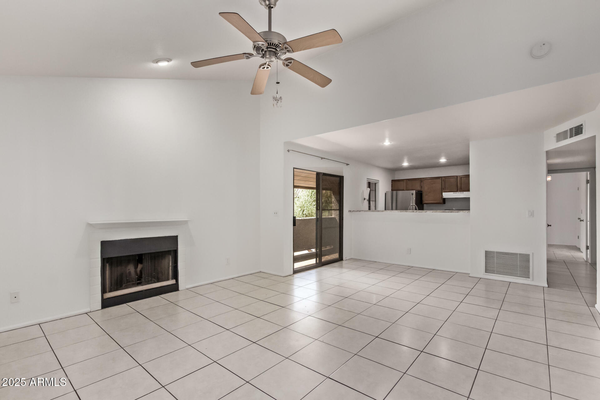 Property Photo: 533 W Guadalupe Road 2126 AZ 85210