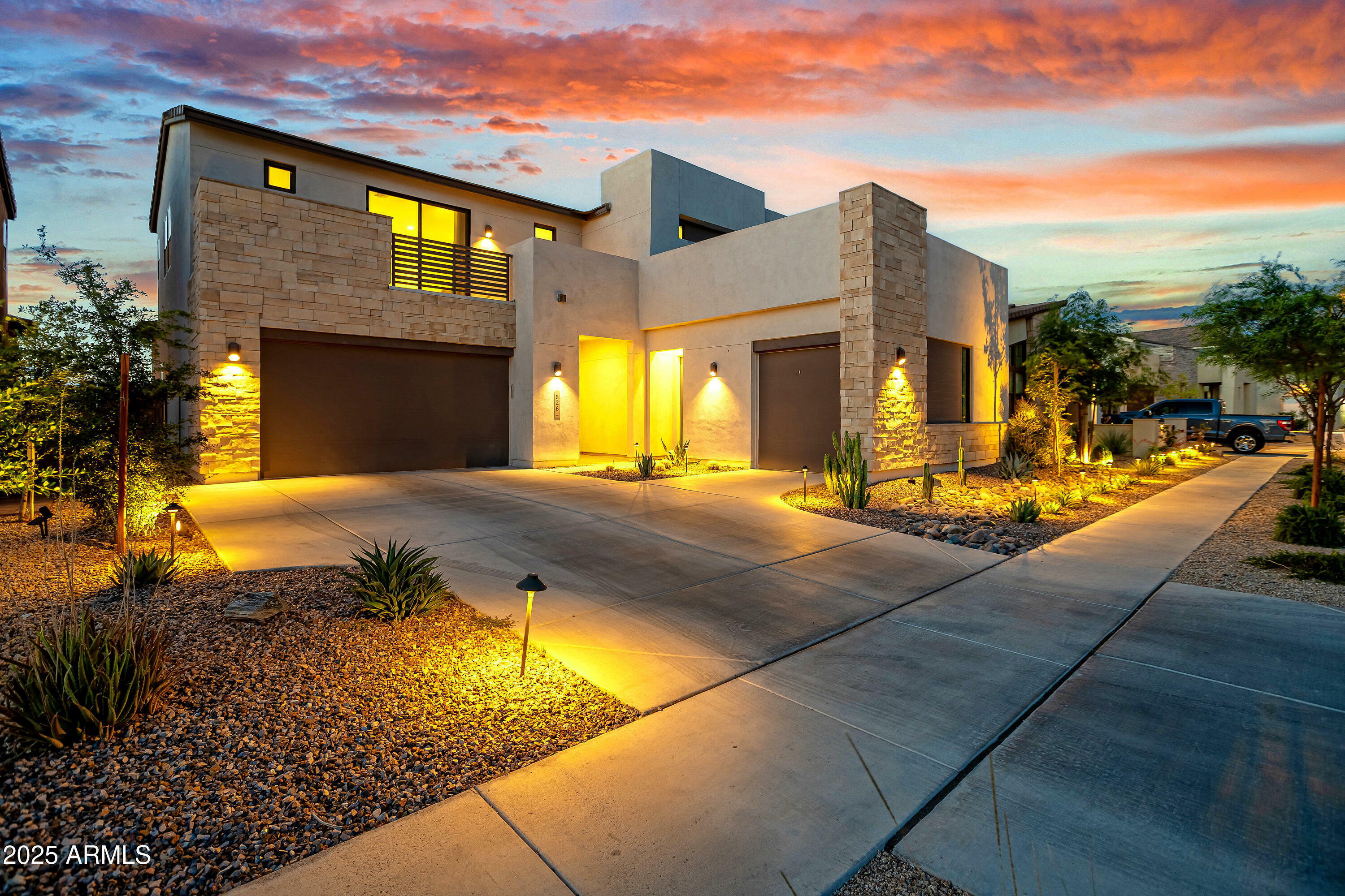Property Photo: 826 E Buist Avenue AZ 85042