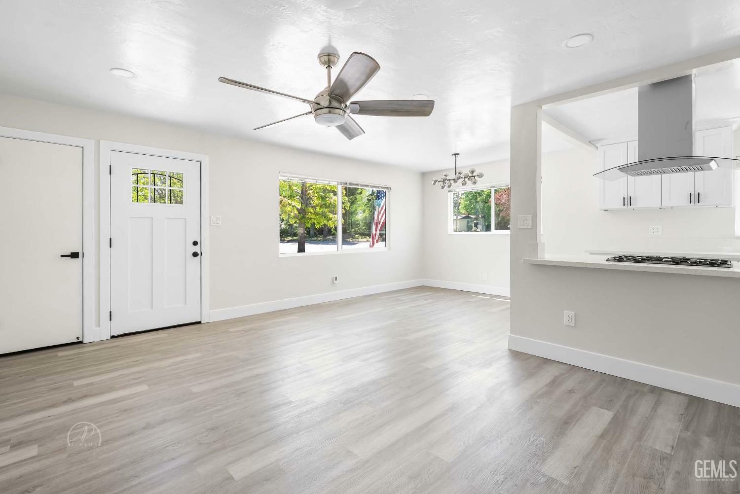 Property Photo: 525 Carroll Way CA 93561