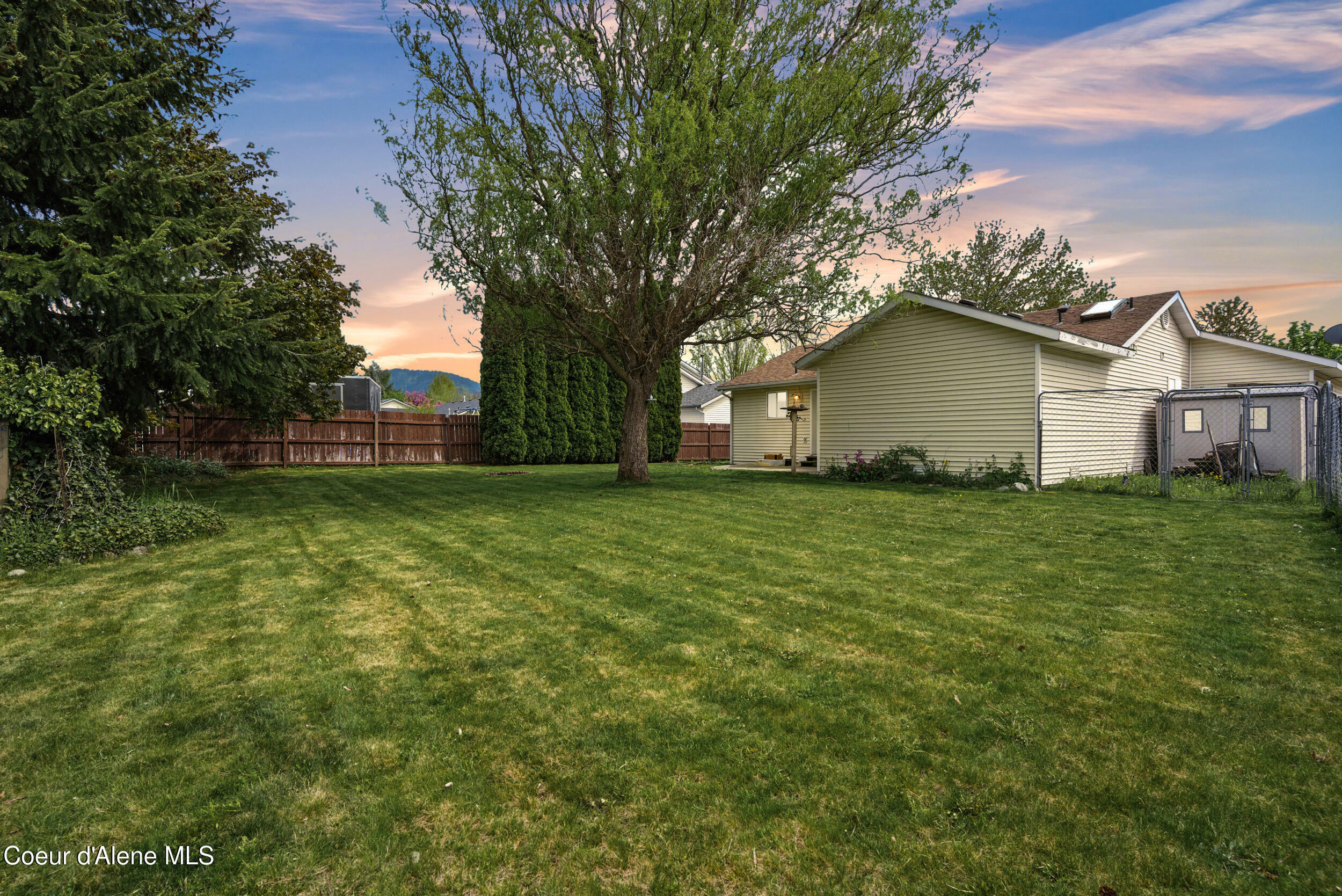 Property Photo: 1053 W Heron Avenue ID 83835