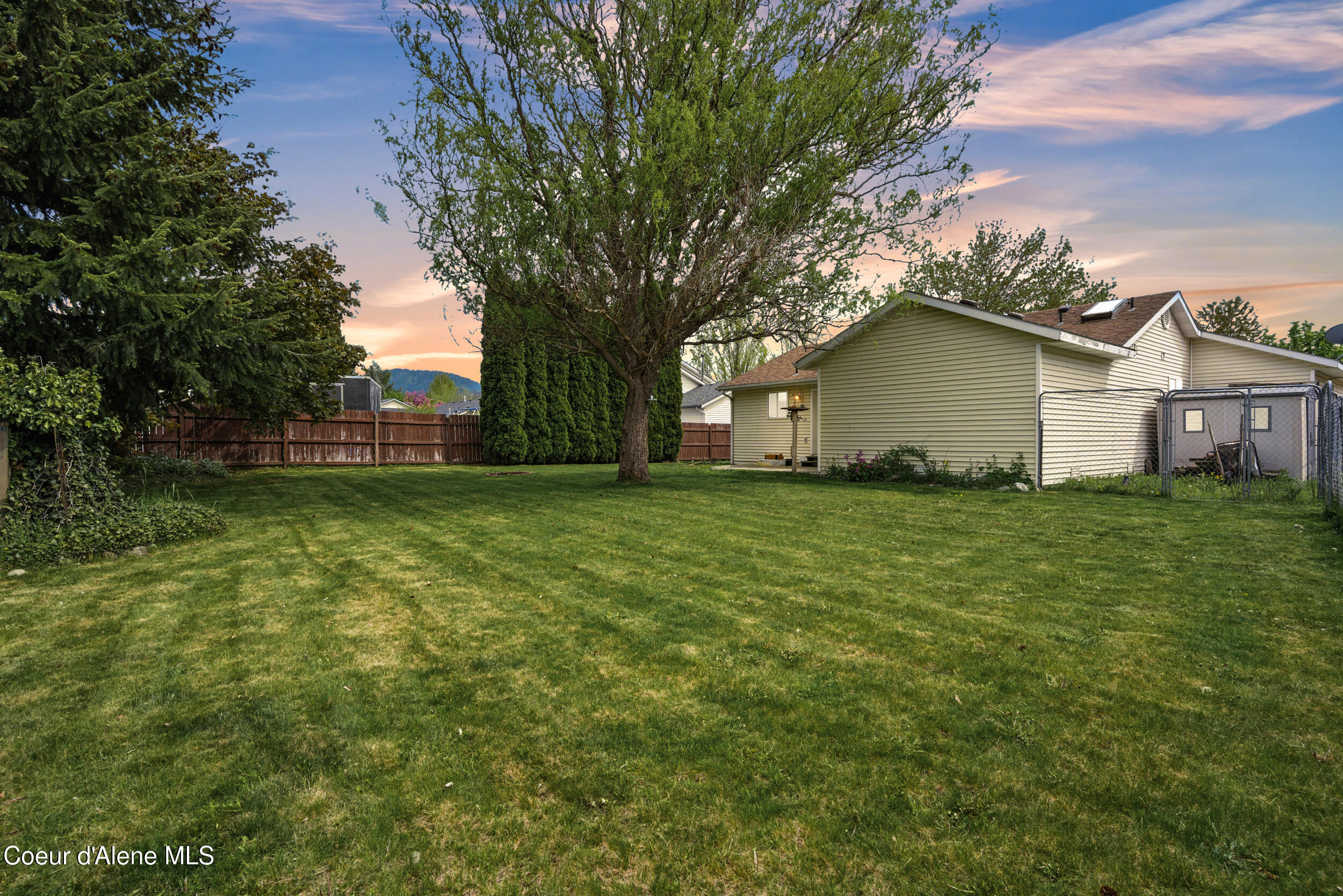 Property Photo: 1053 W Heron Avenue ID 83835