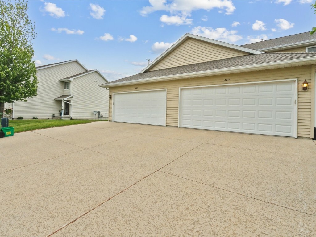 Property Photo: 4437 Derby Drive IA 52302