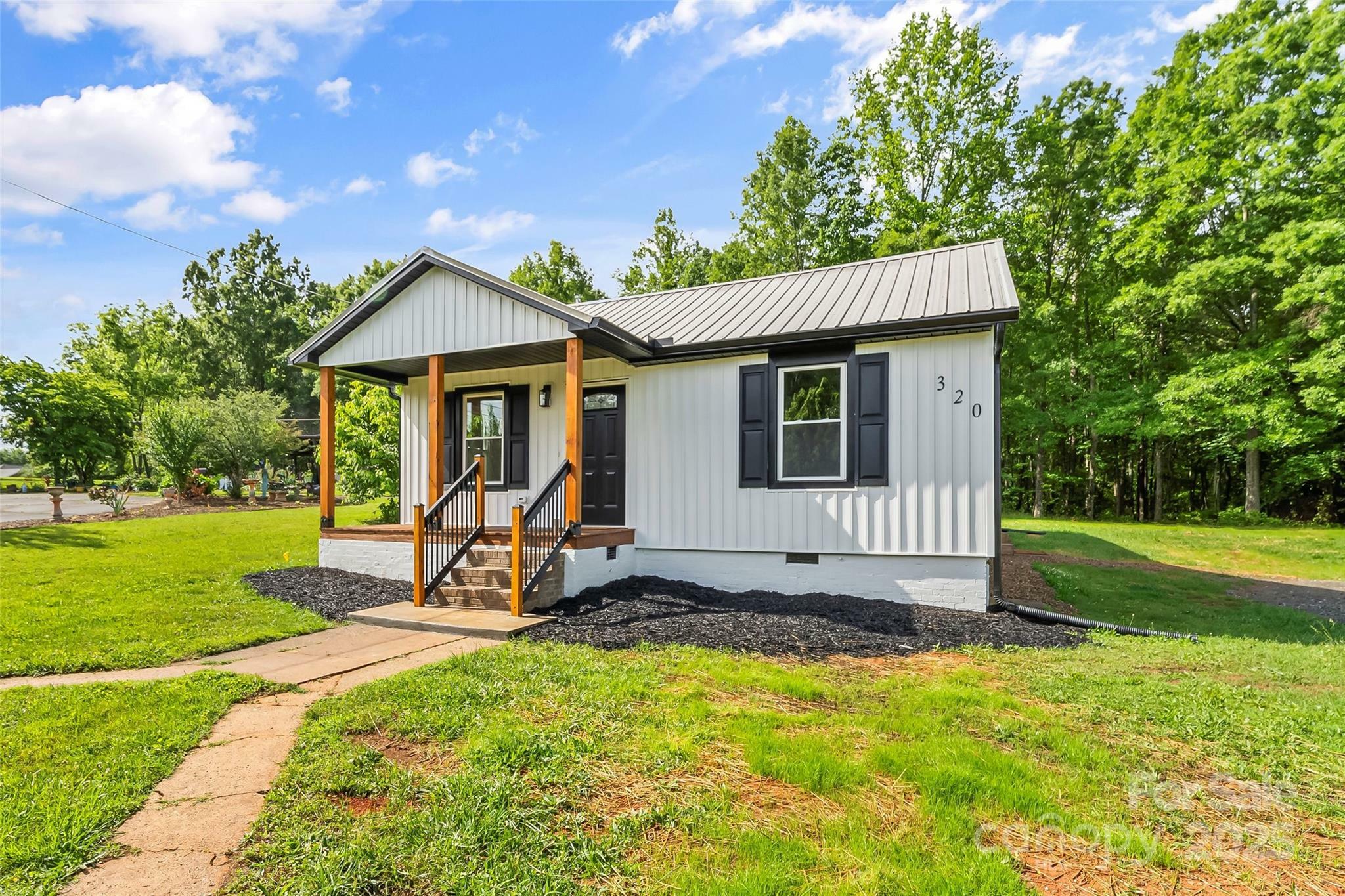 Property Photo: 320 E Pine Street NC 28650