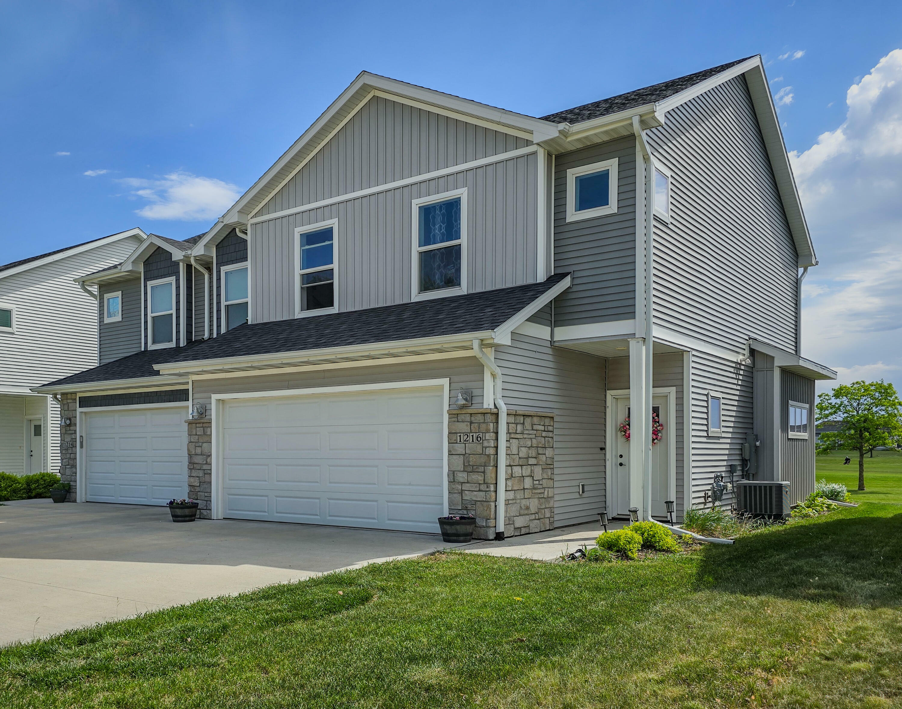 Property Photo: 1216 S Linn Street IA 50036
