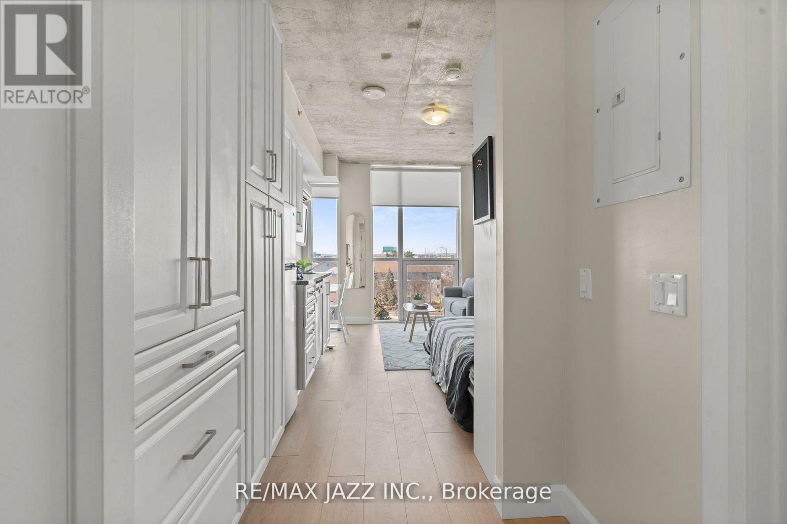 Property Photo: 1900 Simcoe Street North 622 ON L1G 4Y3