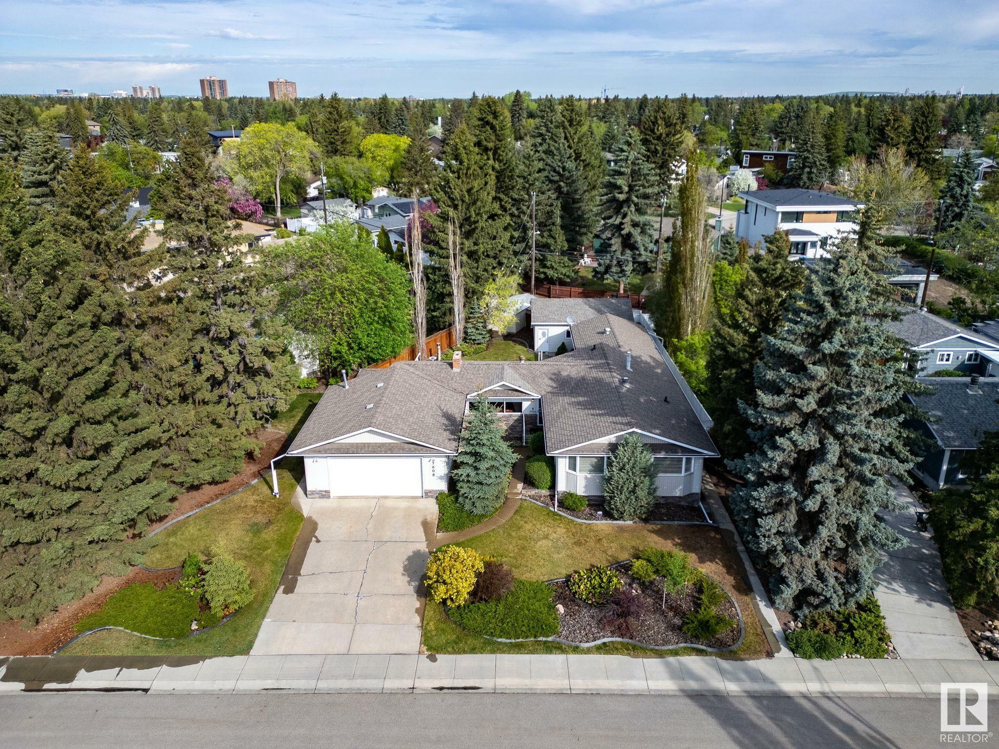 Photo de la propriété: 7608 143A Street NW AB T5R 0P9