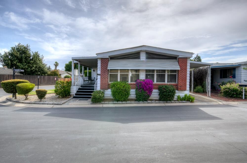 Property Photo:  336 E Alluvial Avenue 306  CA 93720 