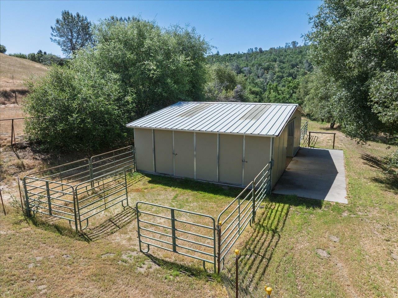 Property Photo: 44358 Trabuco Road CA 93614