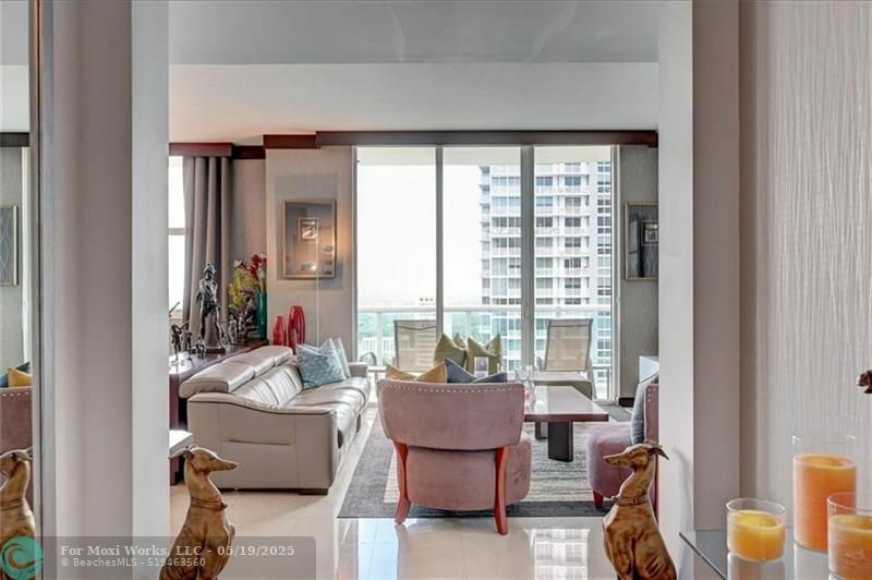Property Photo: 347 N New River Dr Ph4 FL 33301