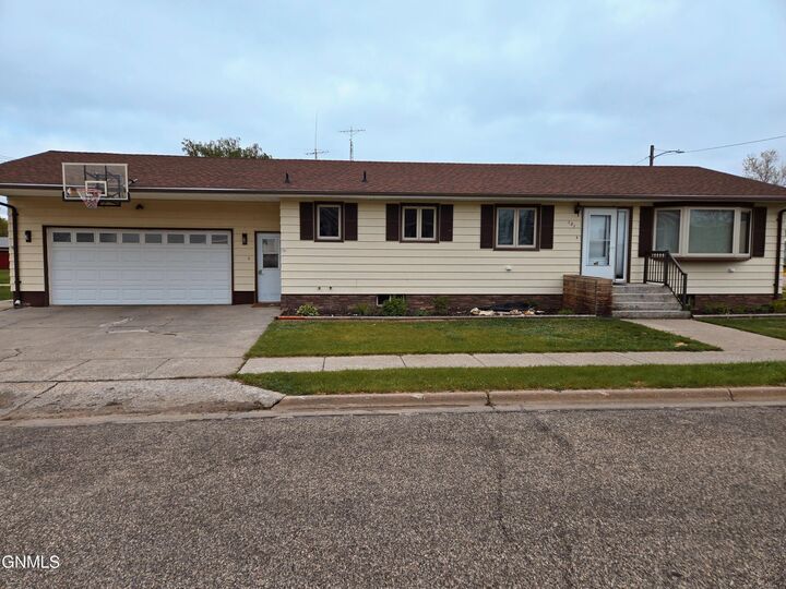 121 Badger Street S  Wishek ND 58495 photo