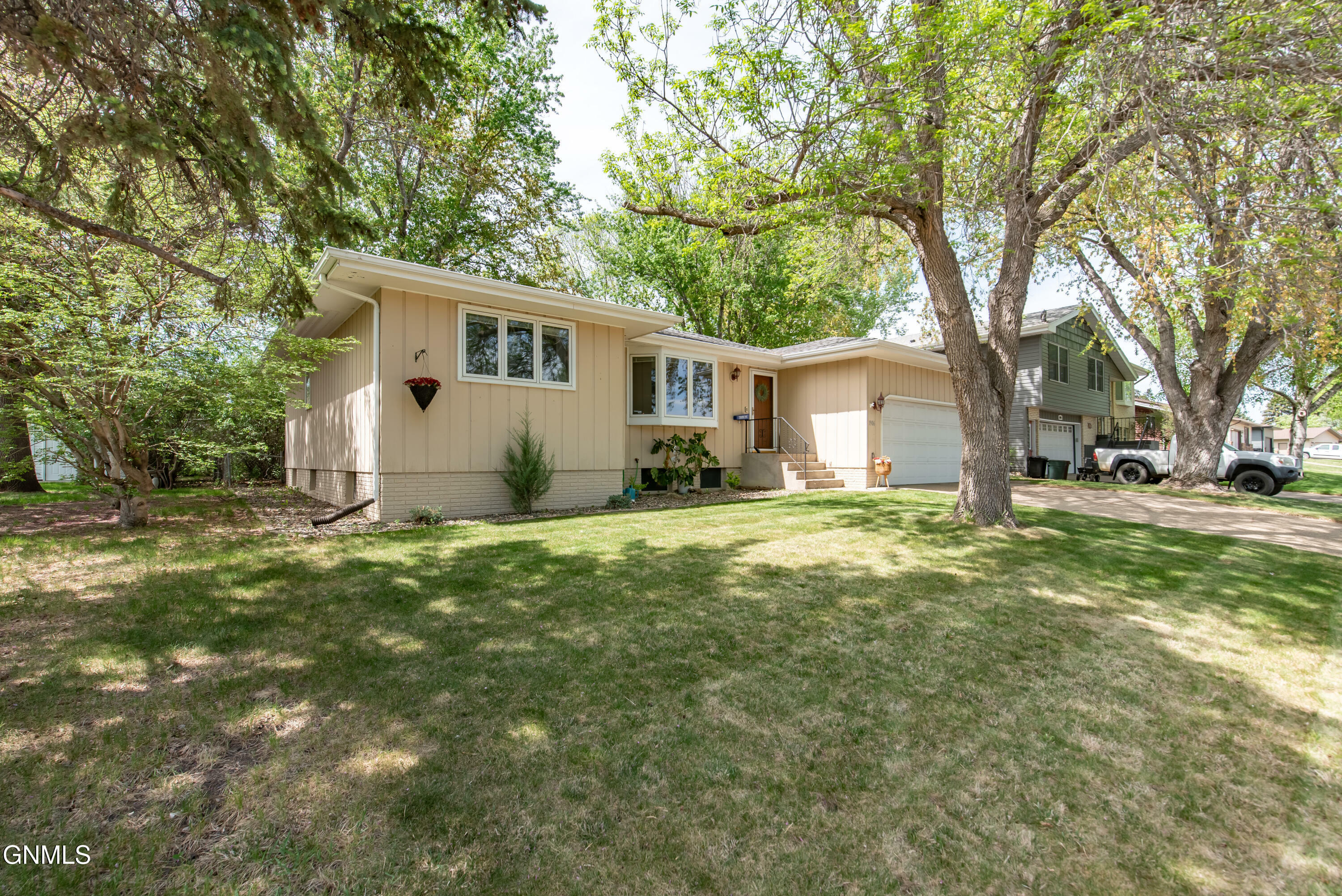 1906 20th Street  Bismarck ND 58501 photo