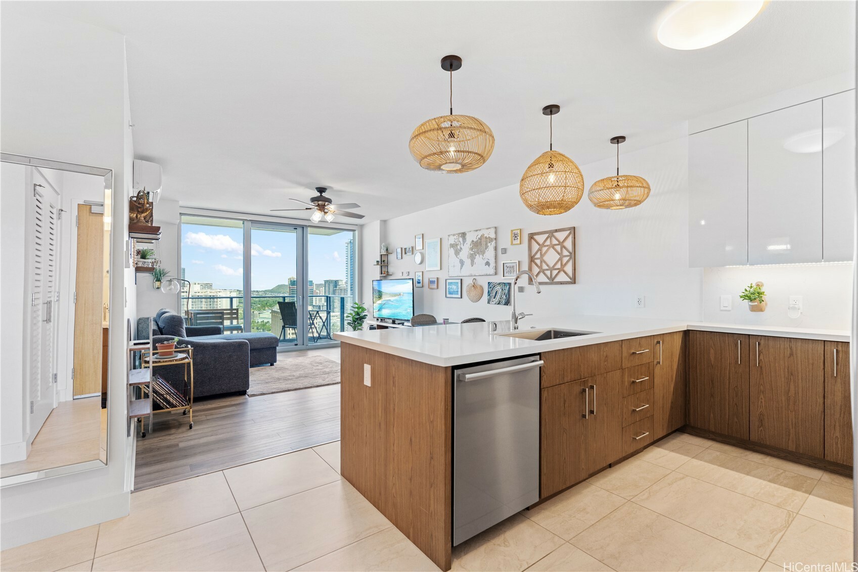 Property Photo: 629 Keeaumoku Street 2505 HI 96814
