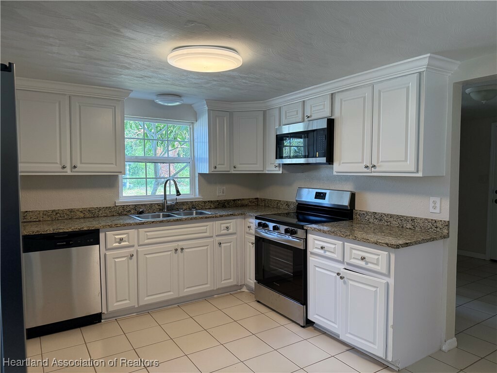 Property Photo: 3 Oak Street FL 33852