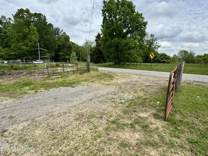 Property Photo: 688 Mayland Rd. TN 38571