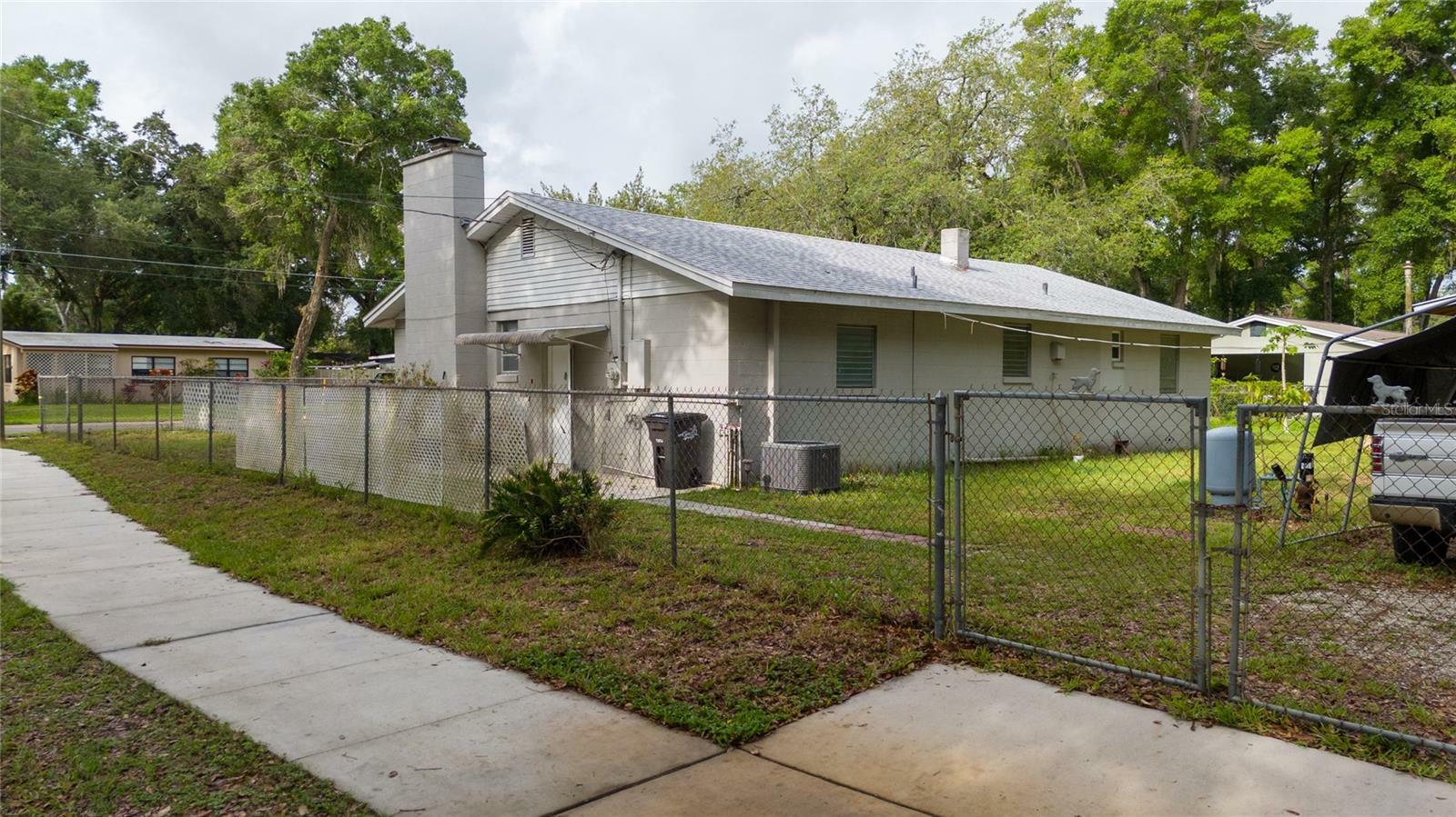 Property Photo: 715 Ballard Street FL 32701
