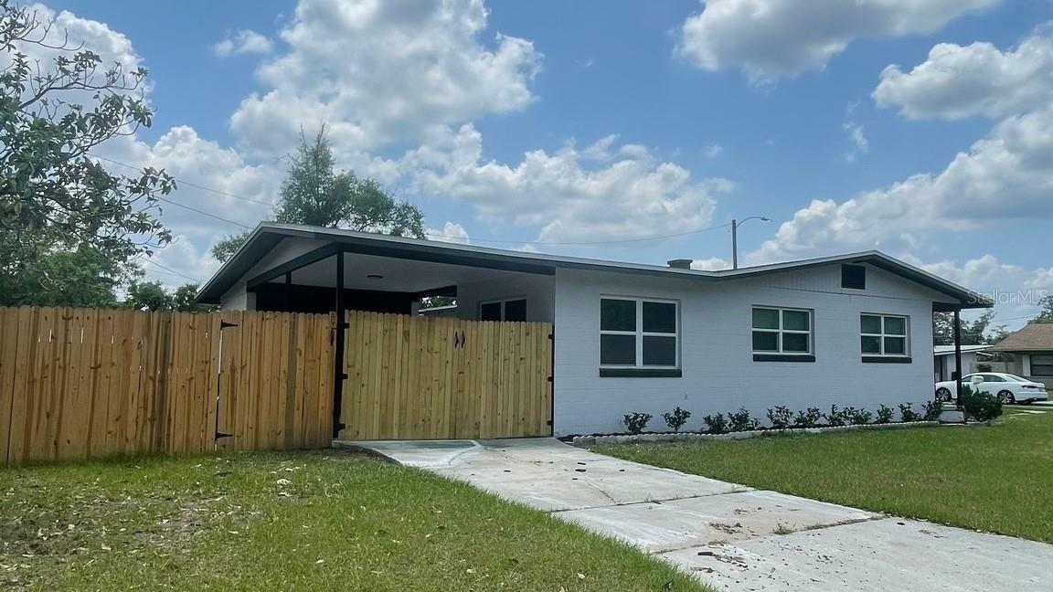 Property Photo: 331 N Dollins Avenue FL 32805
