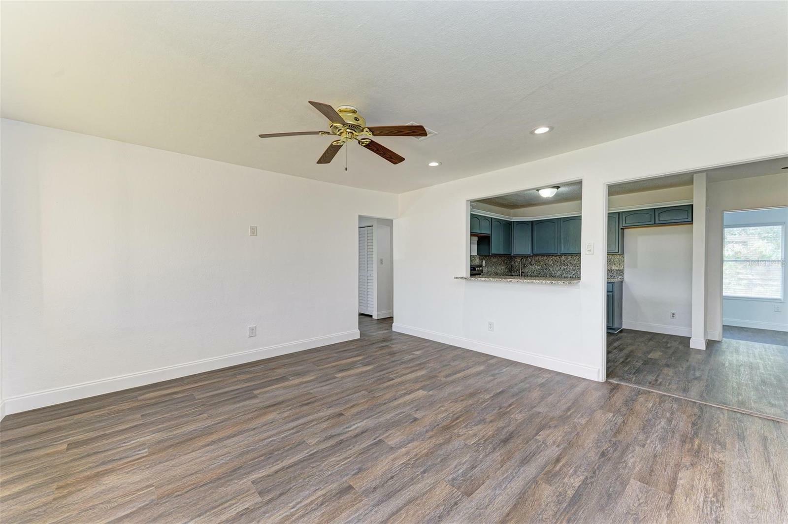 Property Photo: 818 Padgett Avenue FL 34237