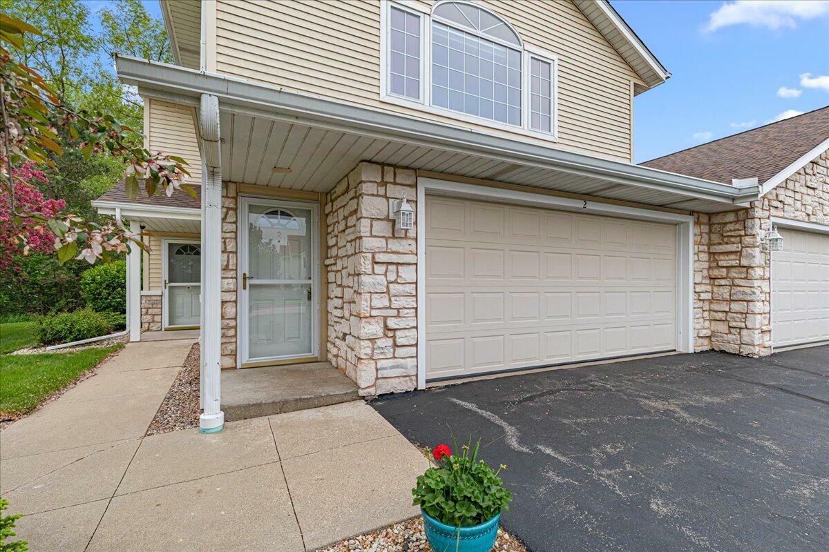 Property Photo: 2465 Country Creek Cir 2 WI 53095