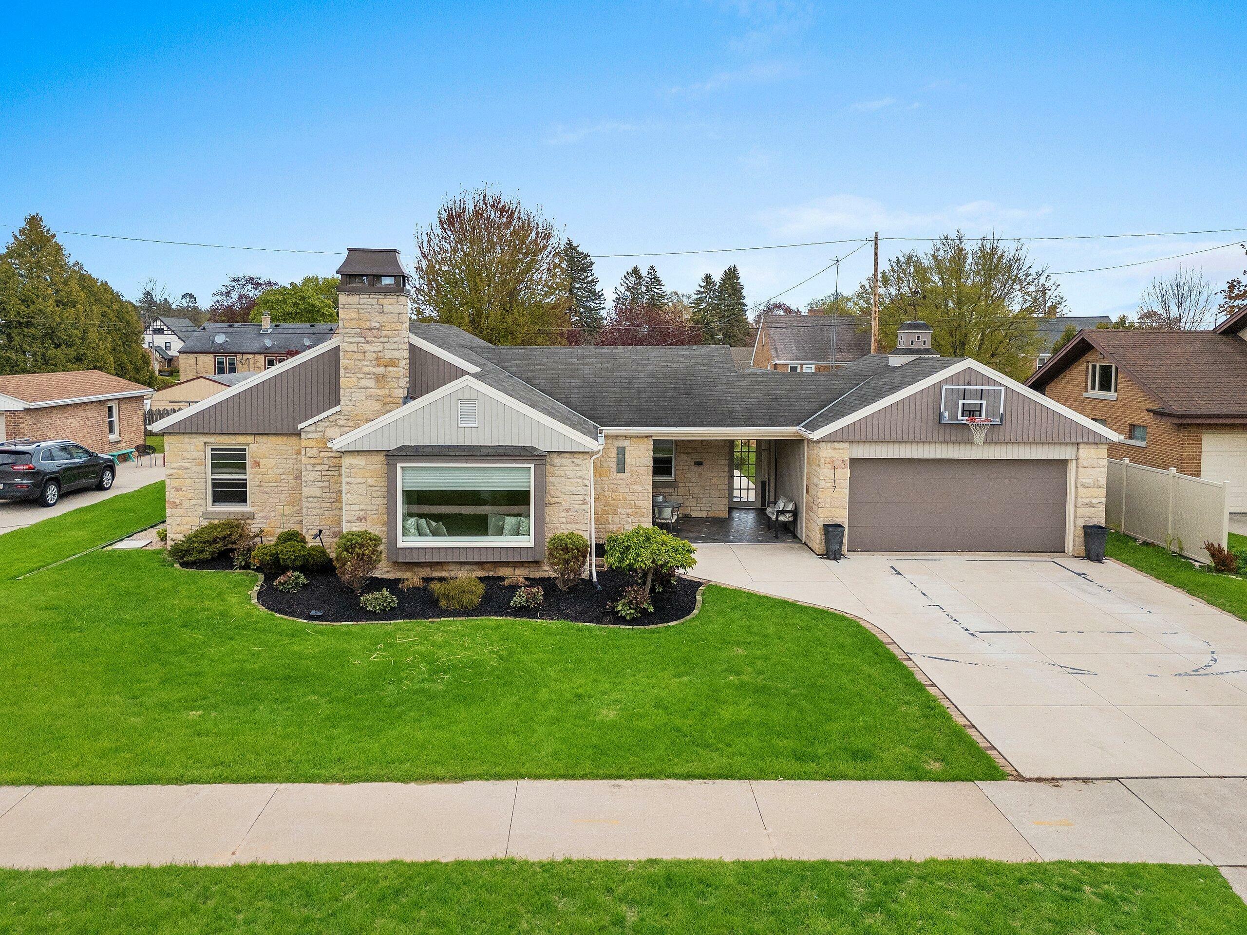 Property Photo: 1117 N 9th St WI 54220