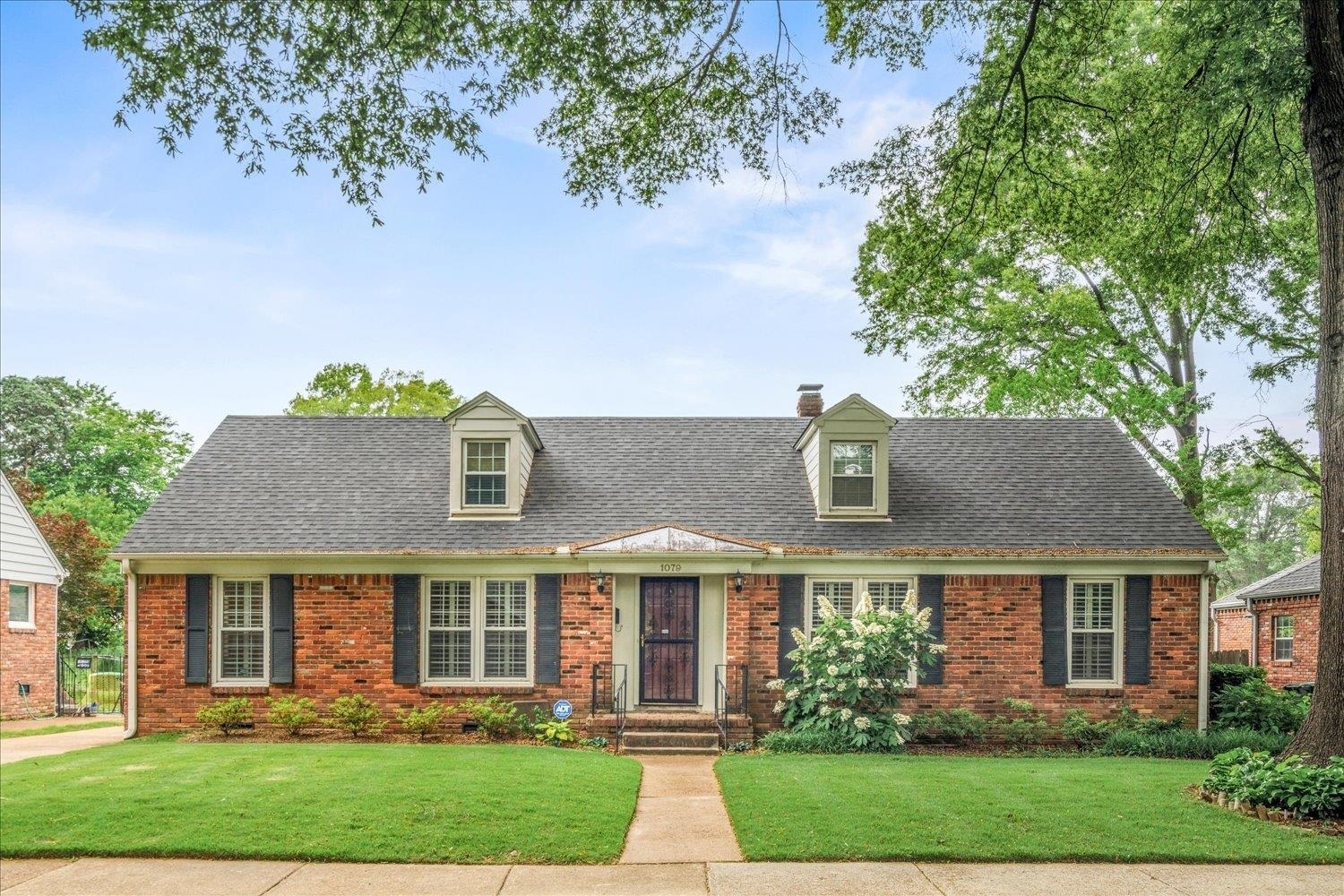 Property Photo: 1079 Woodview Dr TN 38117