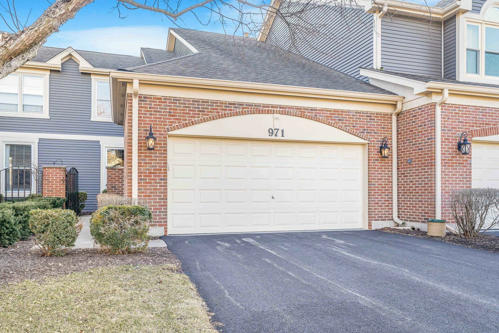Property Photo: 971 Heathrow Lane IL 60540