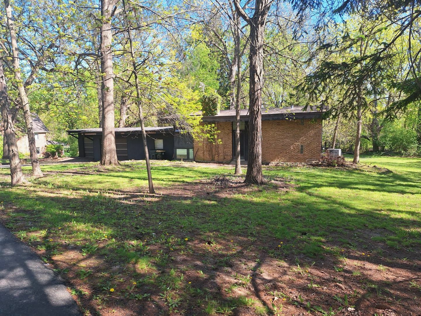 Property Photo: 2065 Hickory Lane IL 60195