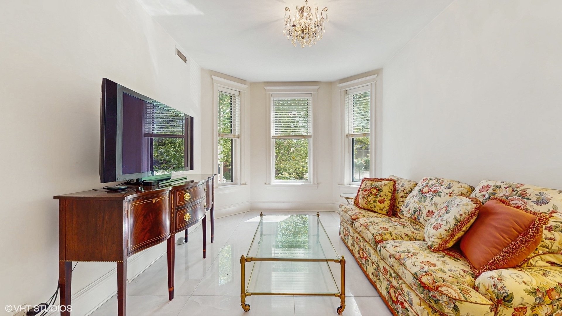 Property Photo: 1944 N Seminary Avenue 1 IL 60614