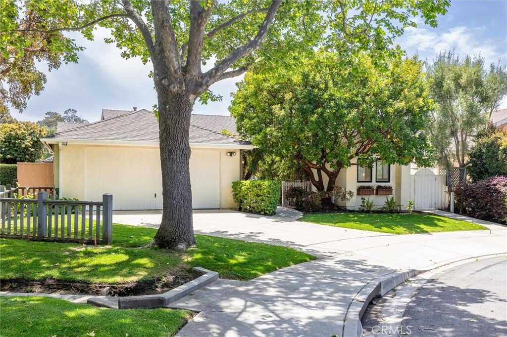 Property Photo:  855 Dahlia Lane  CA 93401 