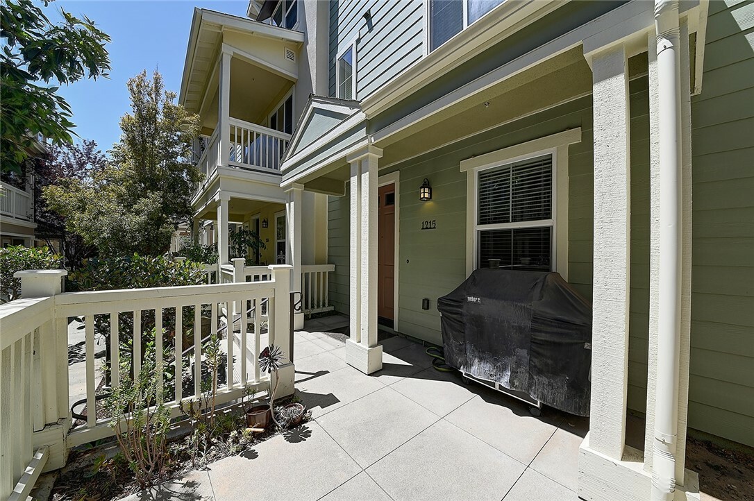 Property Photo: 2303 Jefferson Street 1215 CA 90501