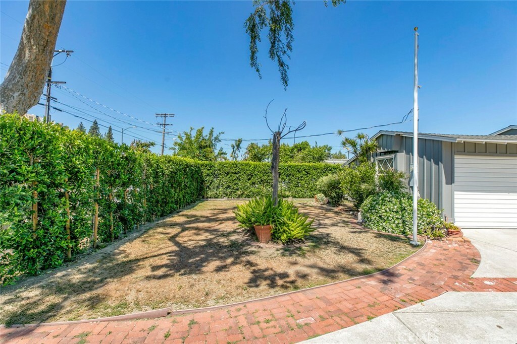 Property Photo: 14719 Wyandotte Street CA 91405